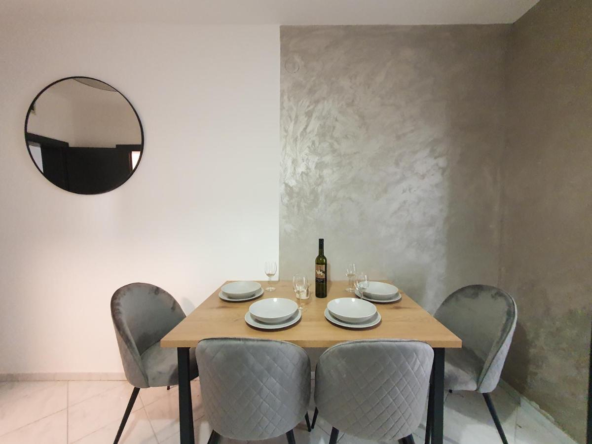 Apartment Mira