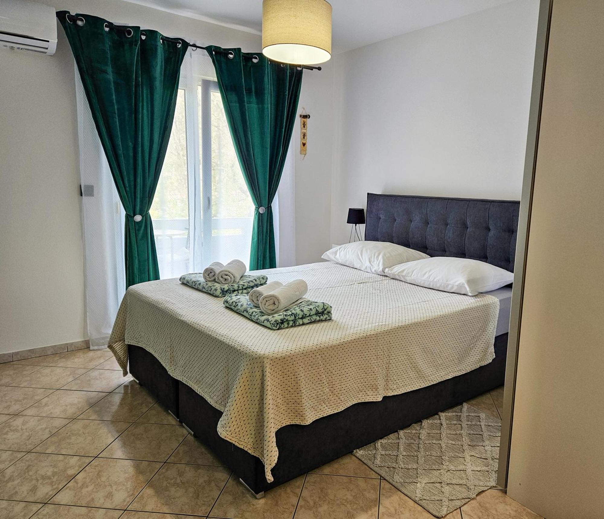Apartment Mira